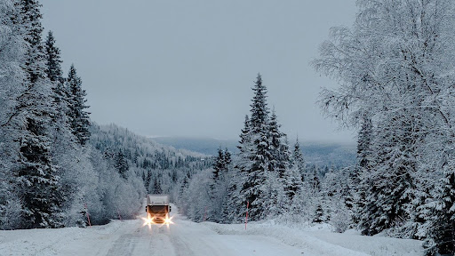 Tips for Driving in Snow: How Truckers Can Stay Safe on Icy Roads